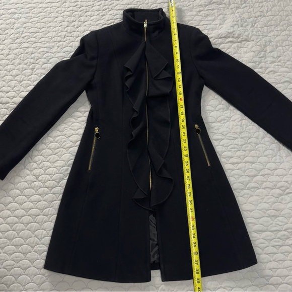 TAHARI Wool Coat in Black with Ruffle Detail, Women’s Size 4. Perfect Condition! - Picture 2 of 11